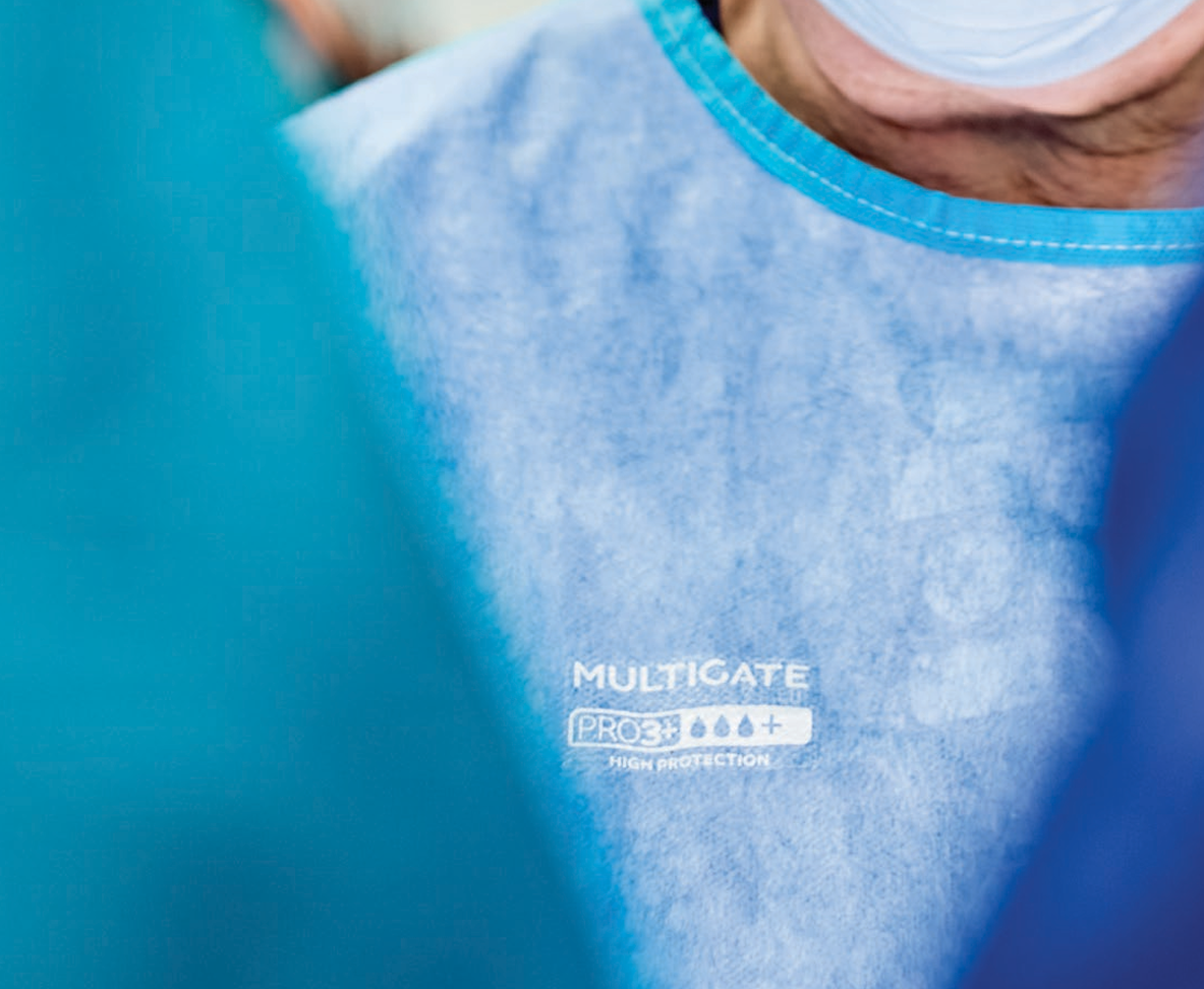 RO3® Plus Multigate AAMI 3 Surgical Gown reinforced with 2 Towels Fully Recyclable -Sterile. All Sizes